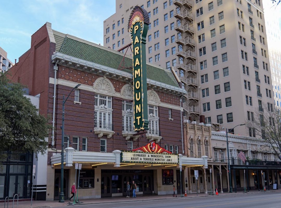 Show Your Adventurous Side: Action Shots for Dynamic Couples